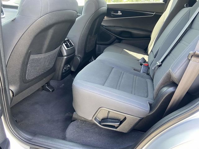 Used 2020 Kia Sorento LX image 9