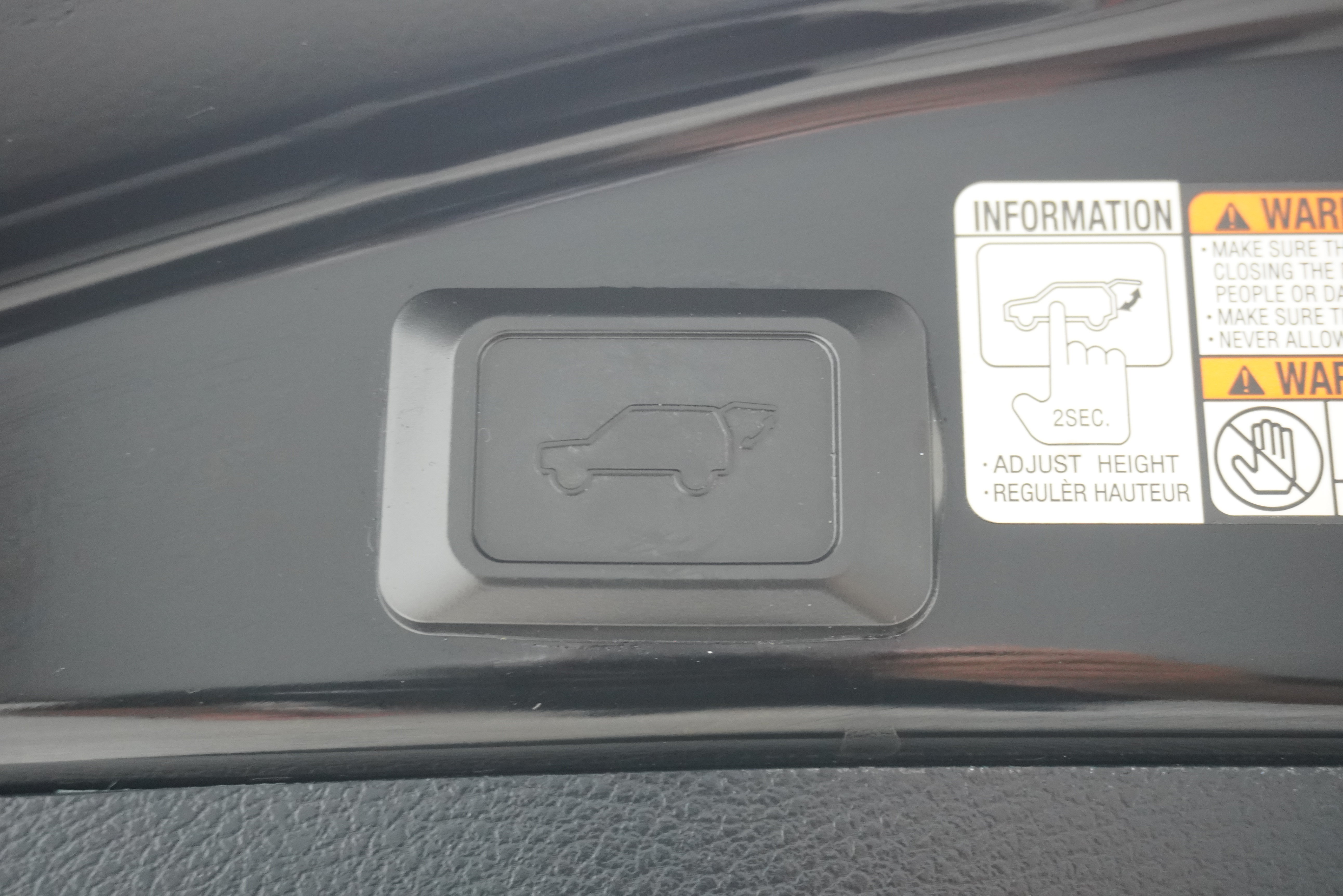 Used 2015 Toyota RAV4 Limited w/ Technology Package FWD image 30