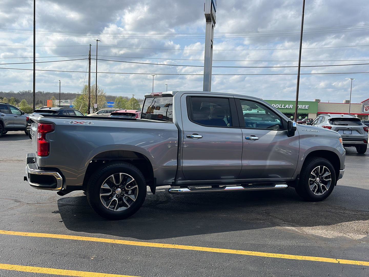 Used 2023 Chevrolet Silverado 1500 LT AWD/4WD image 6