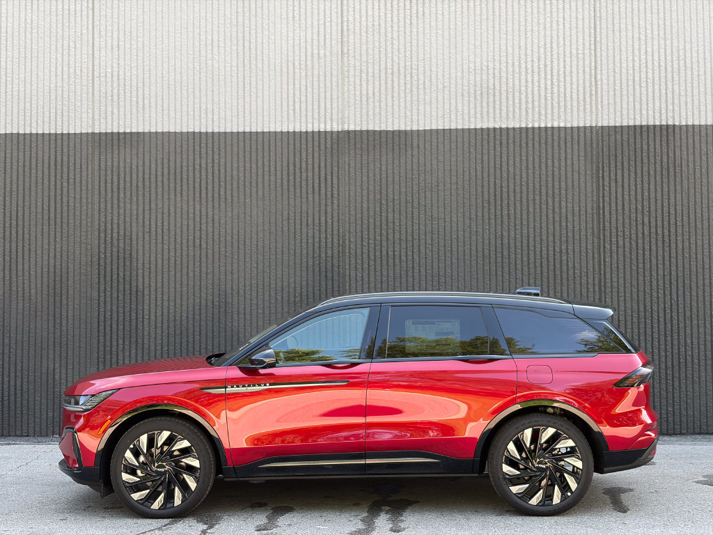New 2026 Lincoln Nautilus Reserve AWD/4WD image 4