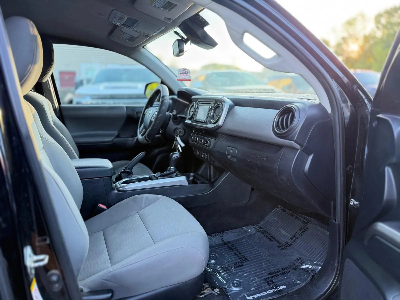 Used 2018 Toyota Tacoma SR5 AWD/4WD image 13
