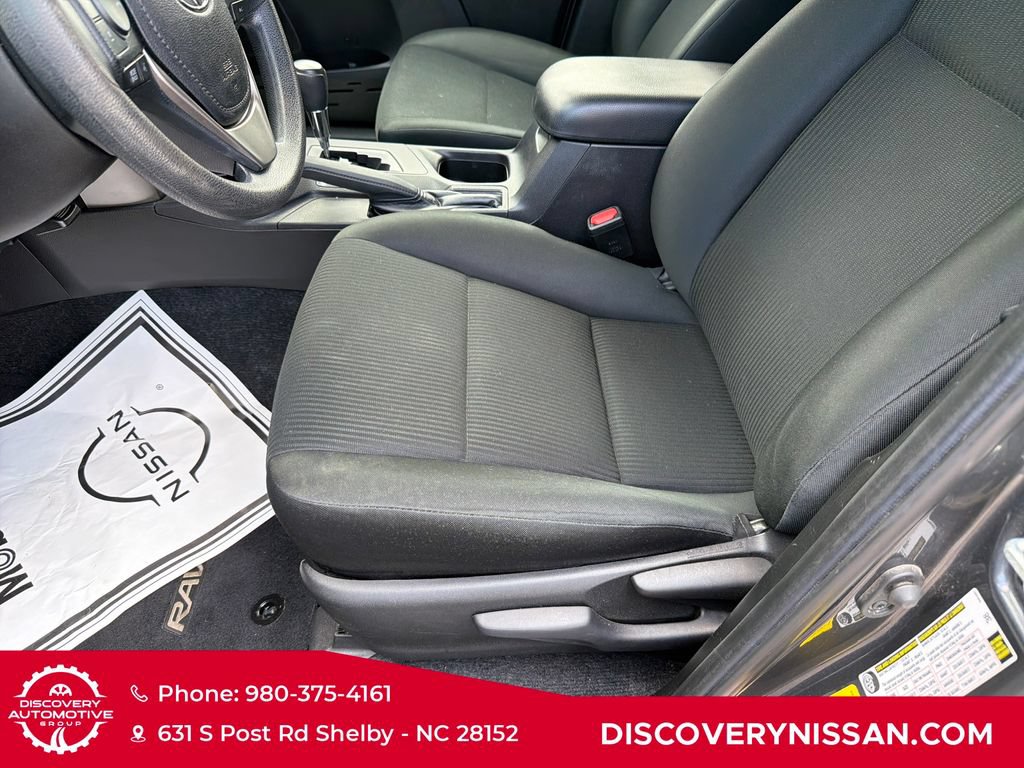 Used 2018 Toyota RAV4 LE FWD image 15