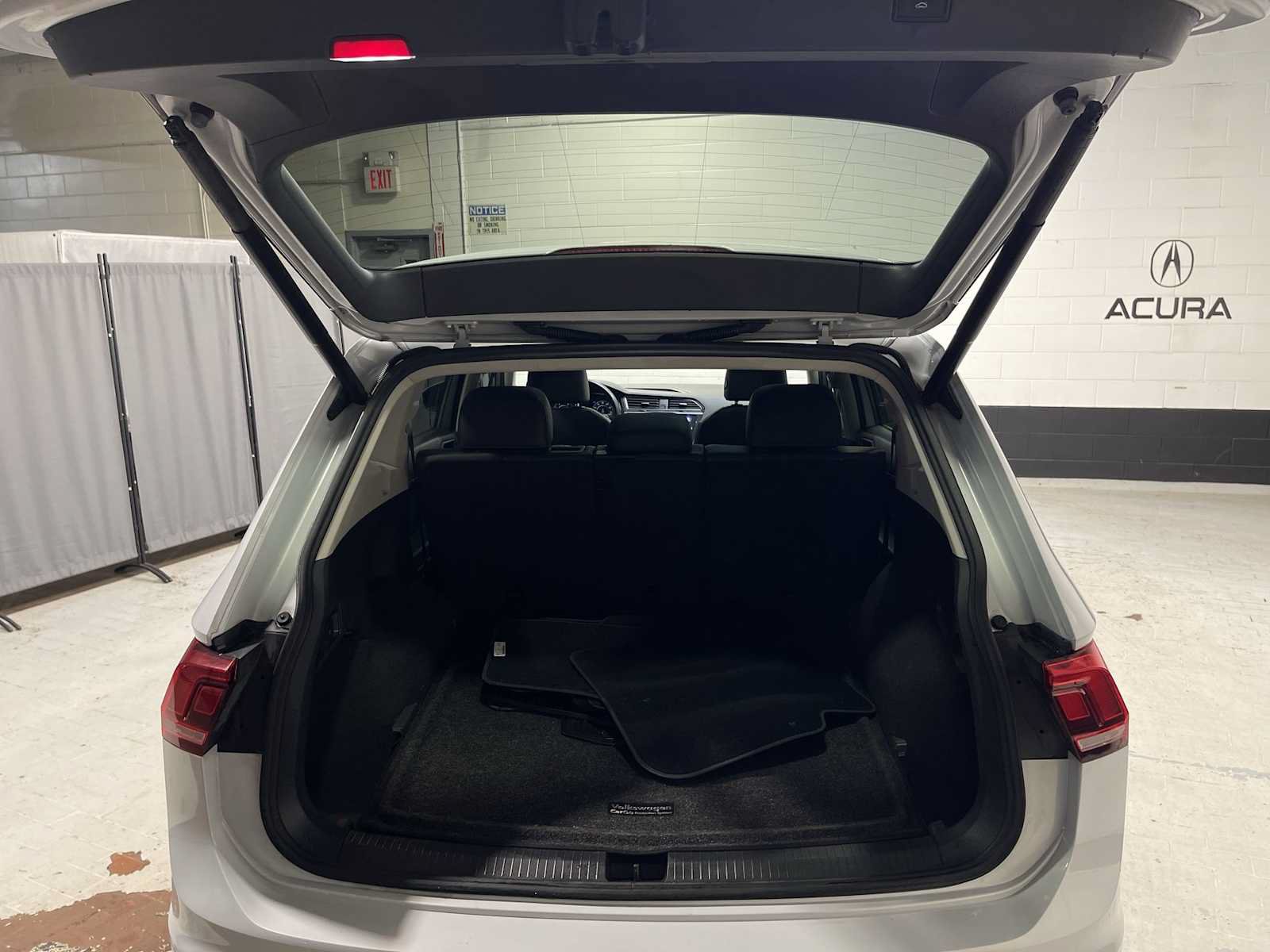 Used 2019 Volkswagen Tiguan SEL AWD/4WD image 19