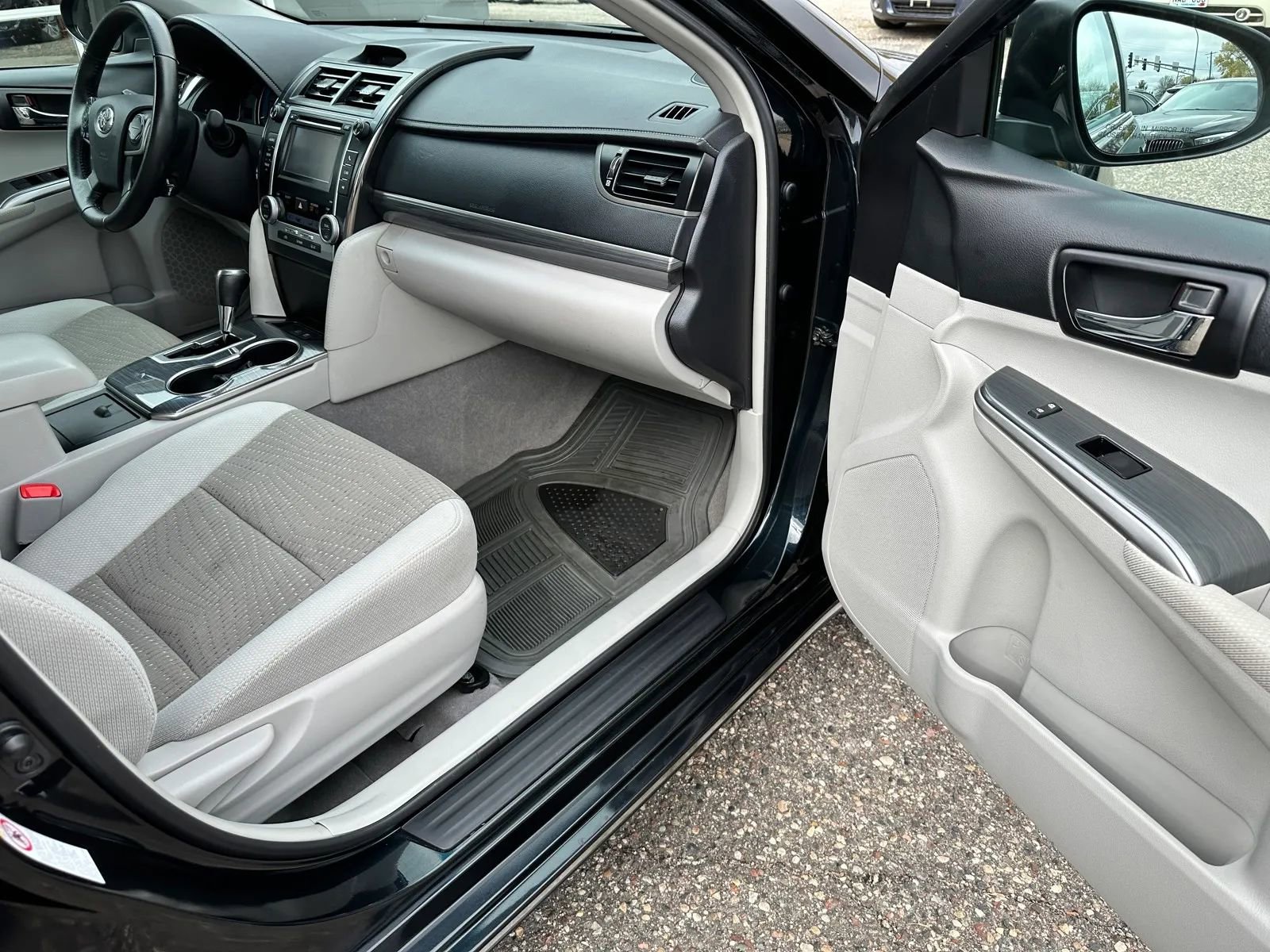 Used 2012 Toyota Camry XLE image 17