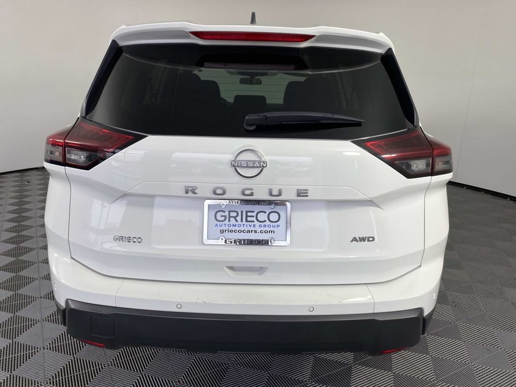 Used 2024 Nissan Rogue S AWD/4WD image 7