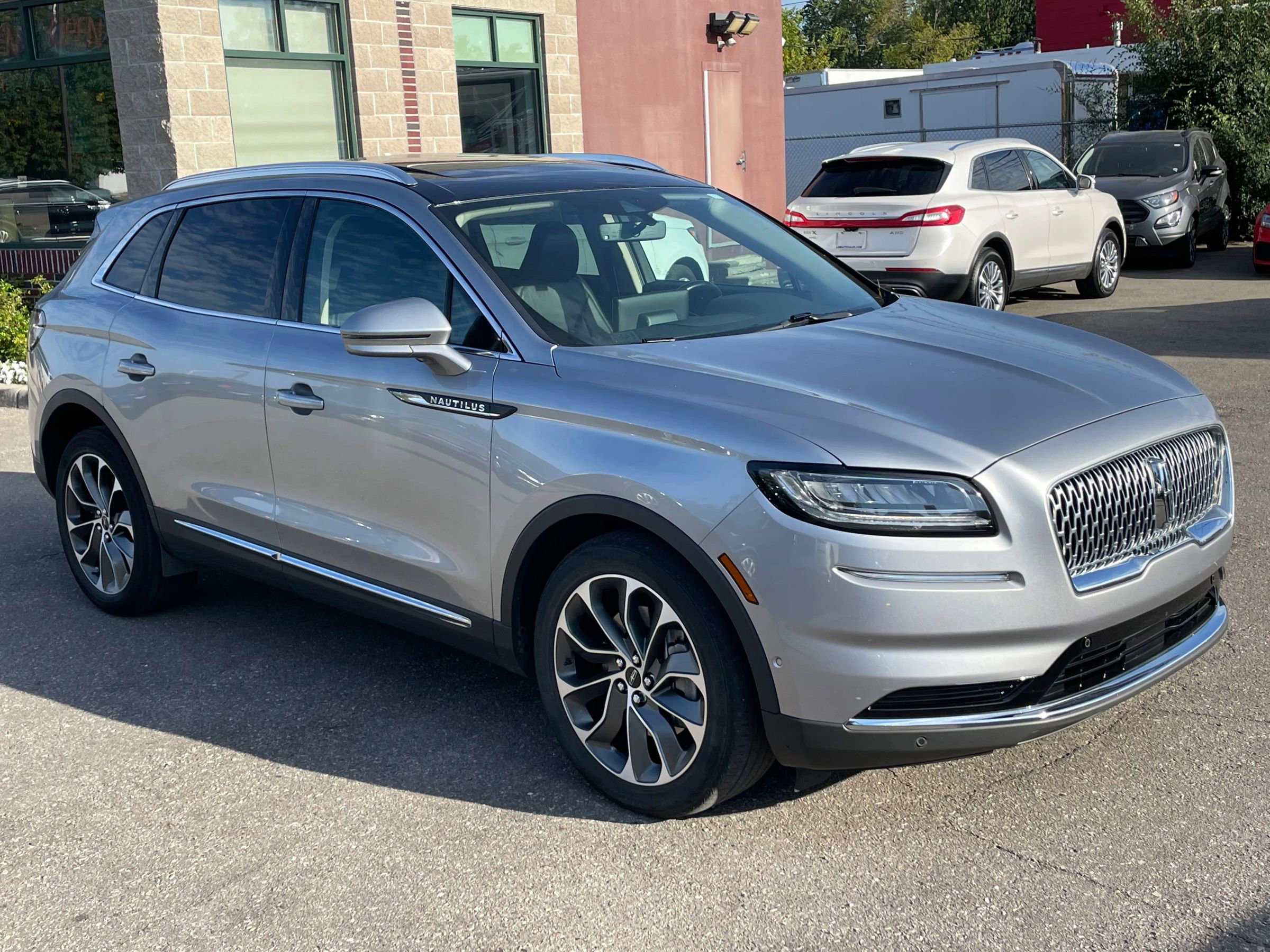 Used 2022 Lincoln Nautilus Reserve w/ Equipment Group 201A image 3