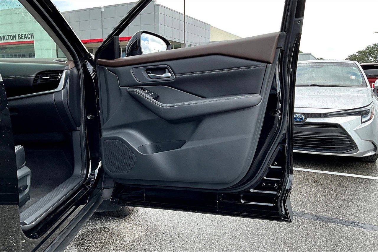 Used 2023 Nissan Rogue SL w/ SL Premium Package image 28