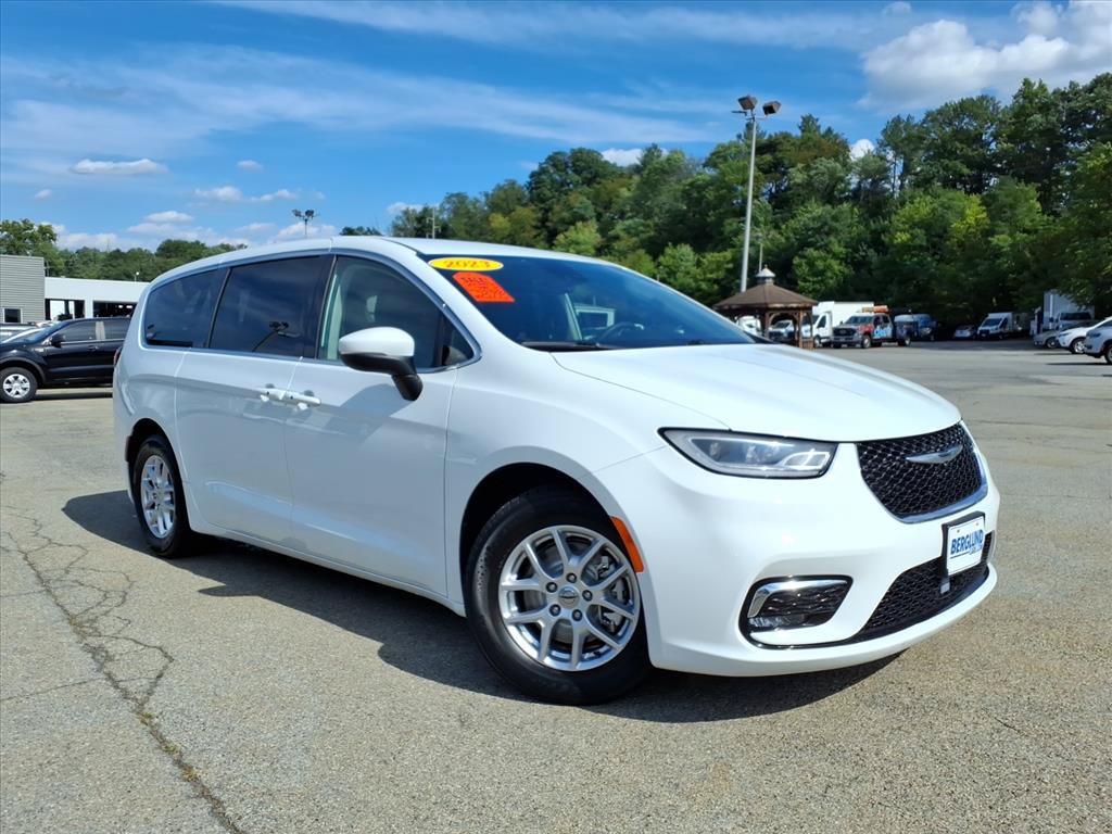 Used 2023 Chrysler Pacifica Touring-L