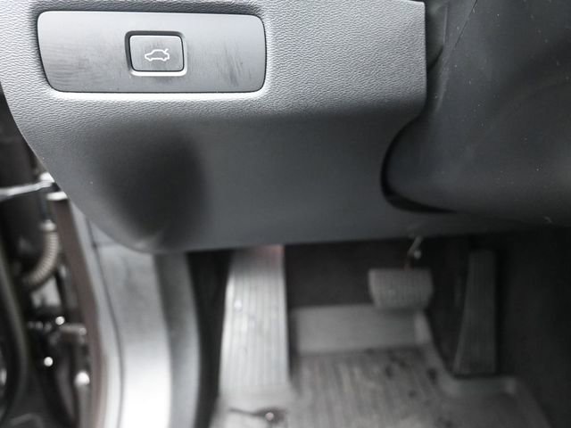 Used 2023 Volvo XC60 B6 Ultimate w/ Protection Package Premier image 16