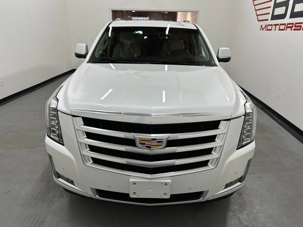 Used 2019 Cadillac Escalade Luxury AWD/4WD image 3