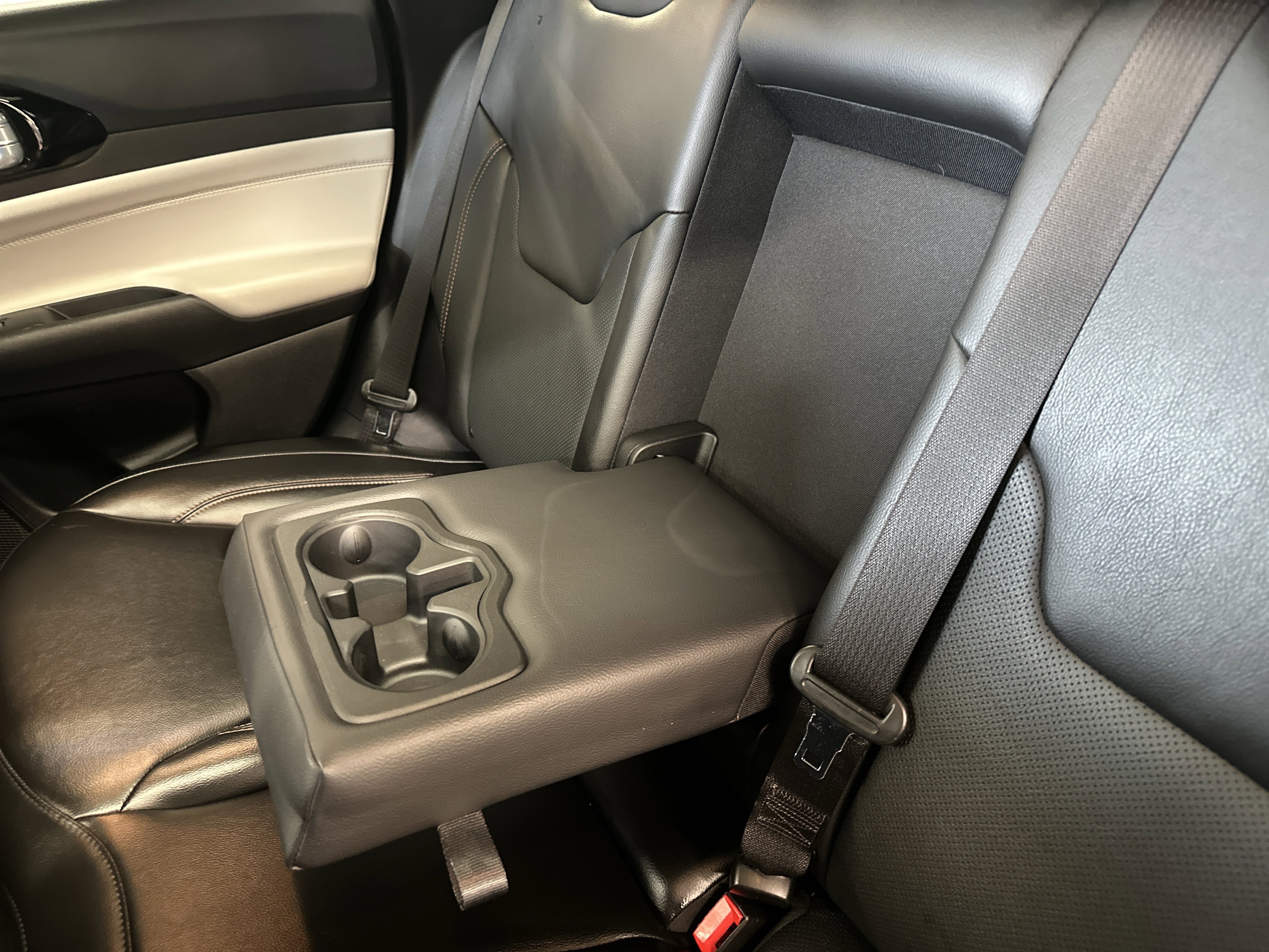 Used 2023 Jeep Compass Limited w/ Sun and Sound Group image 26