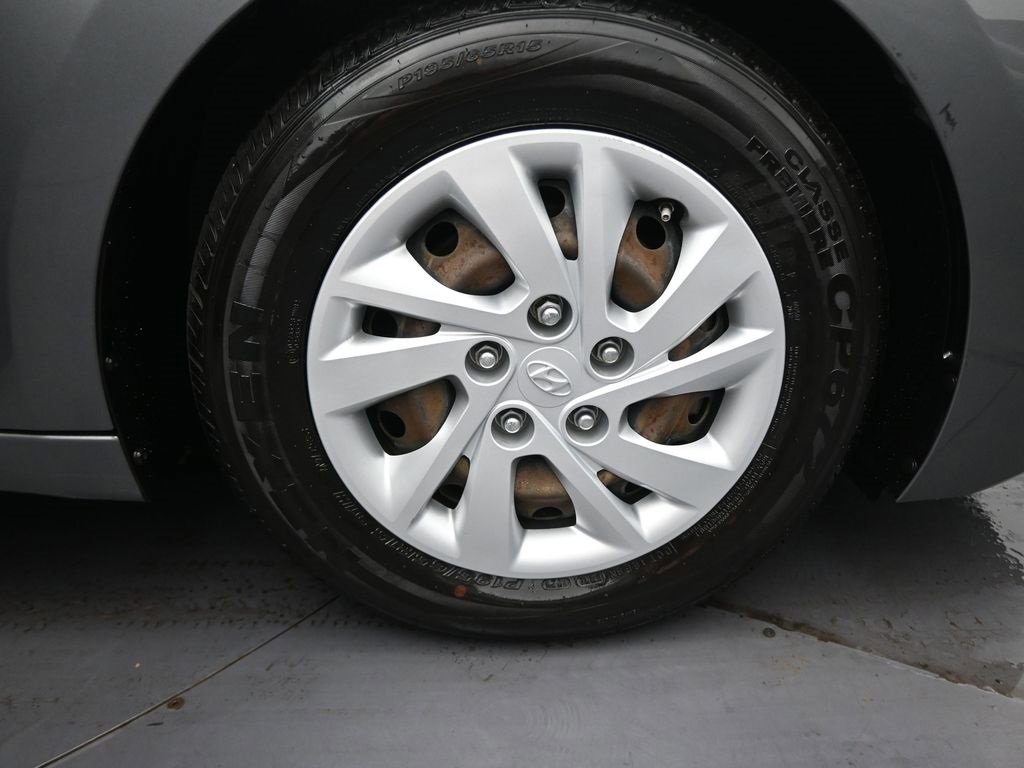 Used 2019 Hyundai Elantra SE w/ Cargo Package image 28