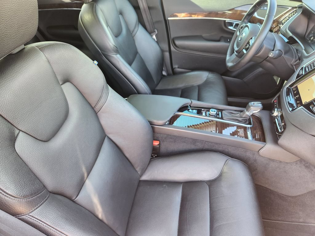 Used 2016 Volvo XC90 T6 Momentum w/ Momentum Plus Package AWD/4WD image 16