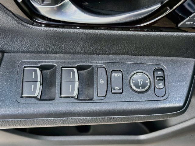 Used 2025 Honda CR-V EX-L image 17