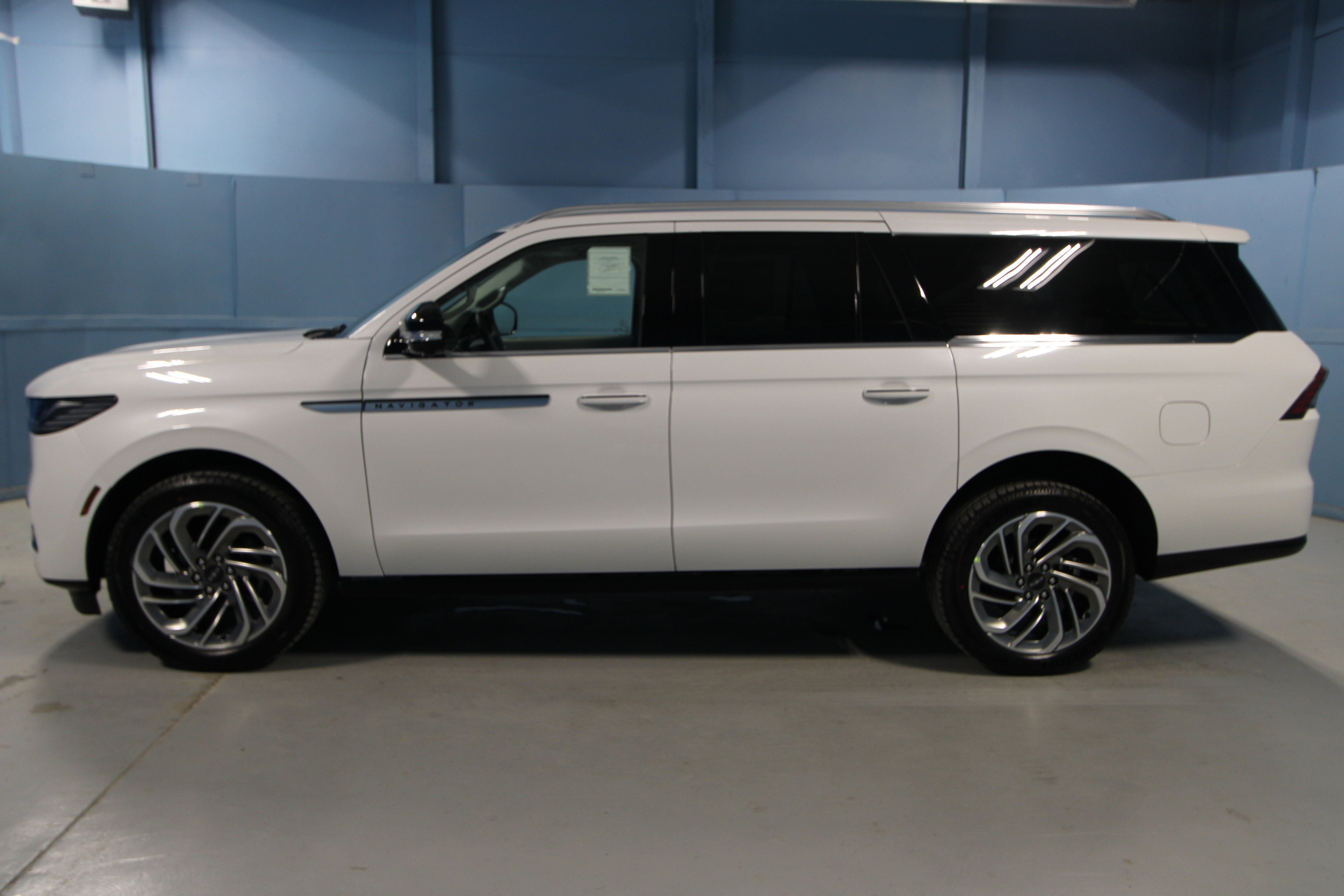 New 2026 Lincoln Navigator L Reserve AWD/4WD image 30