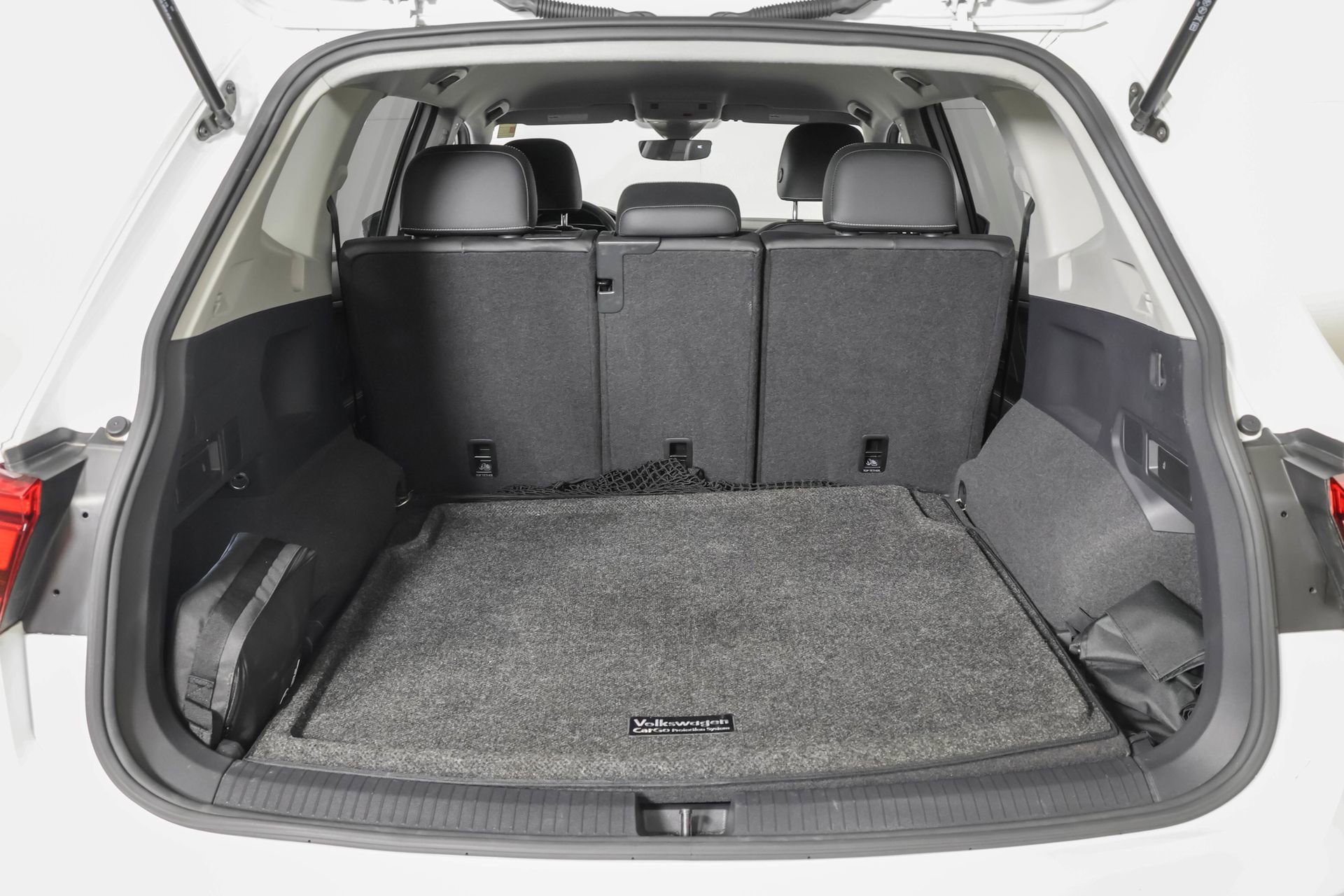 Used 2023 Volkswagen Tiguan SE AWD/4WD image 39