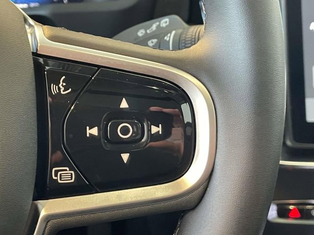 Used 2025 Volvo XC90 B6 Plus image 23