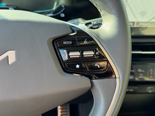 Certified 2025 Kia Niro SX Touring FWD image 57