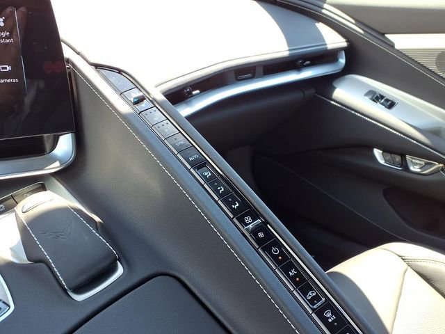Used 2025 Chevrolet Corvette Stingray Preferred Conv w/ Z51 Performance Package RWD image 8