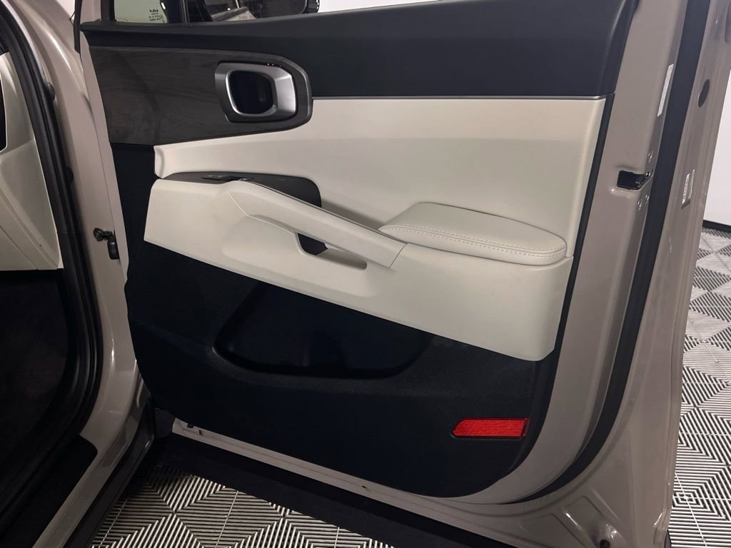 Used 2025 Kia Sorento X-Line EX image 32