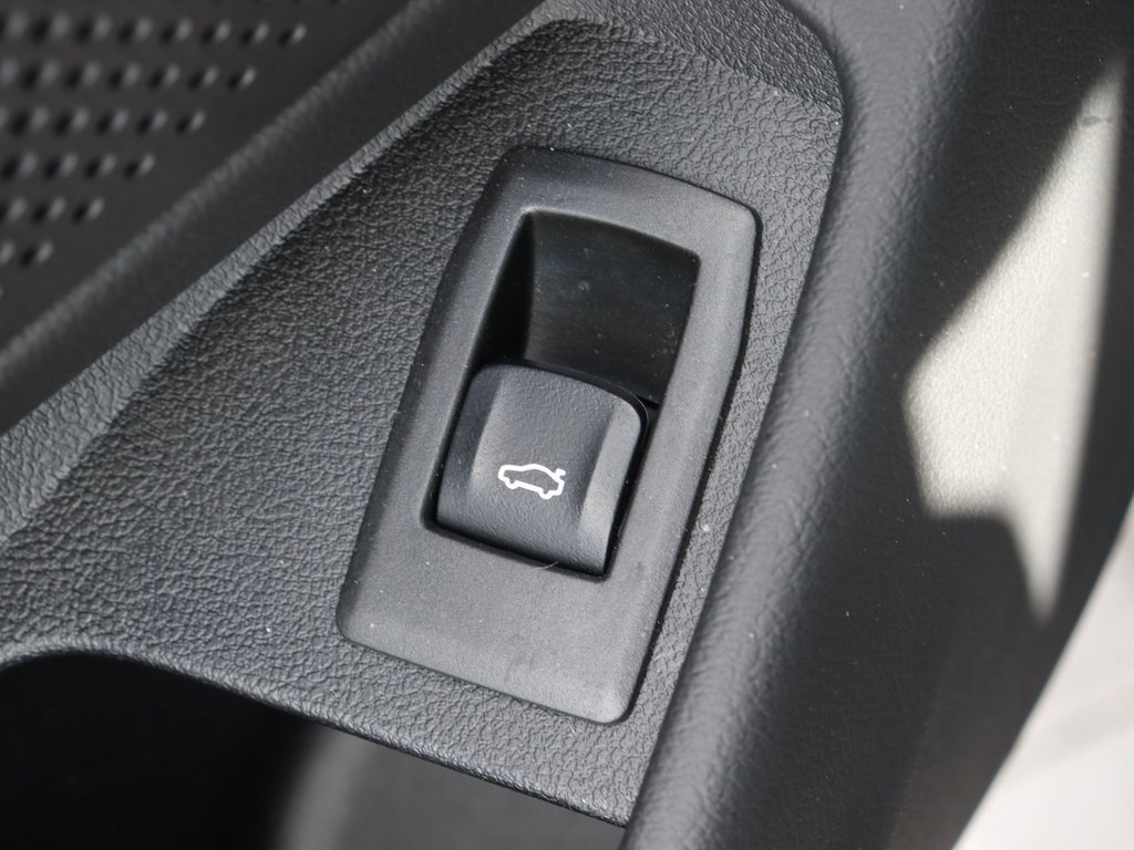 Used 2025 BMW 330i xDrive Sedan image 15