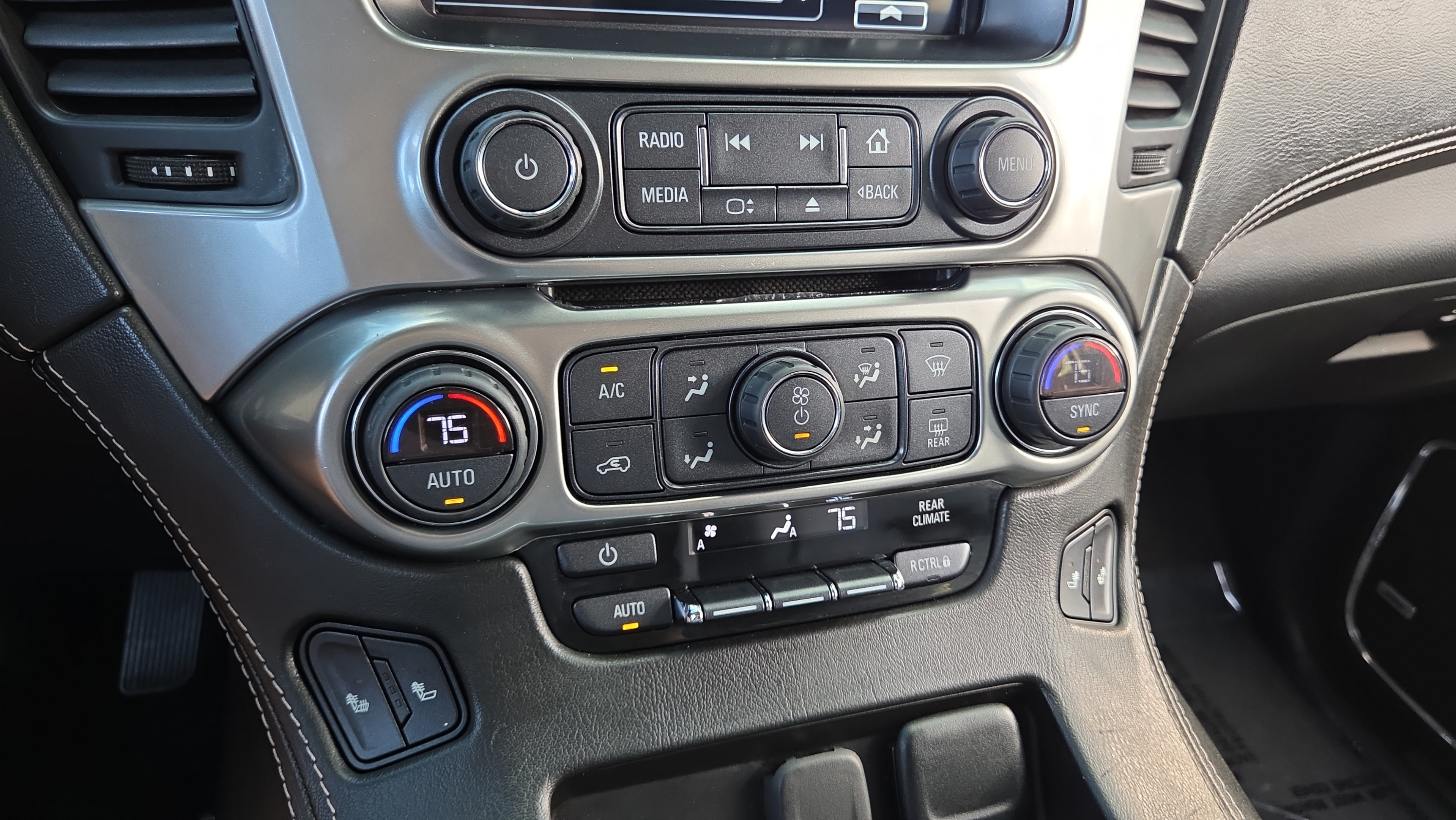 Used 2018 Chevrolet Suburban LT RWD image 29