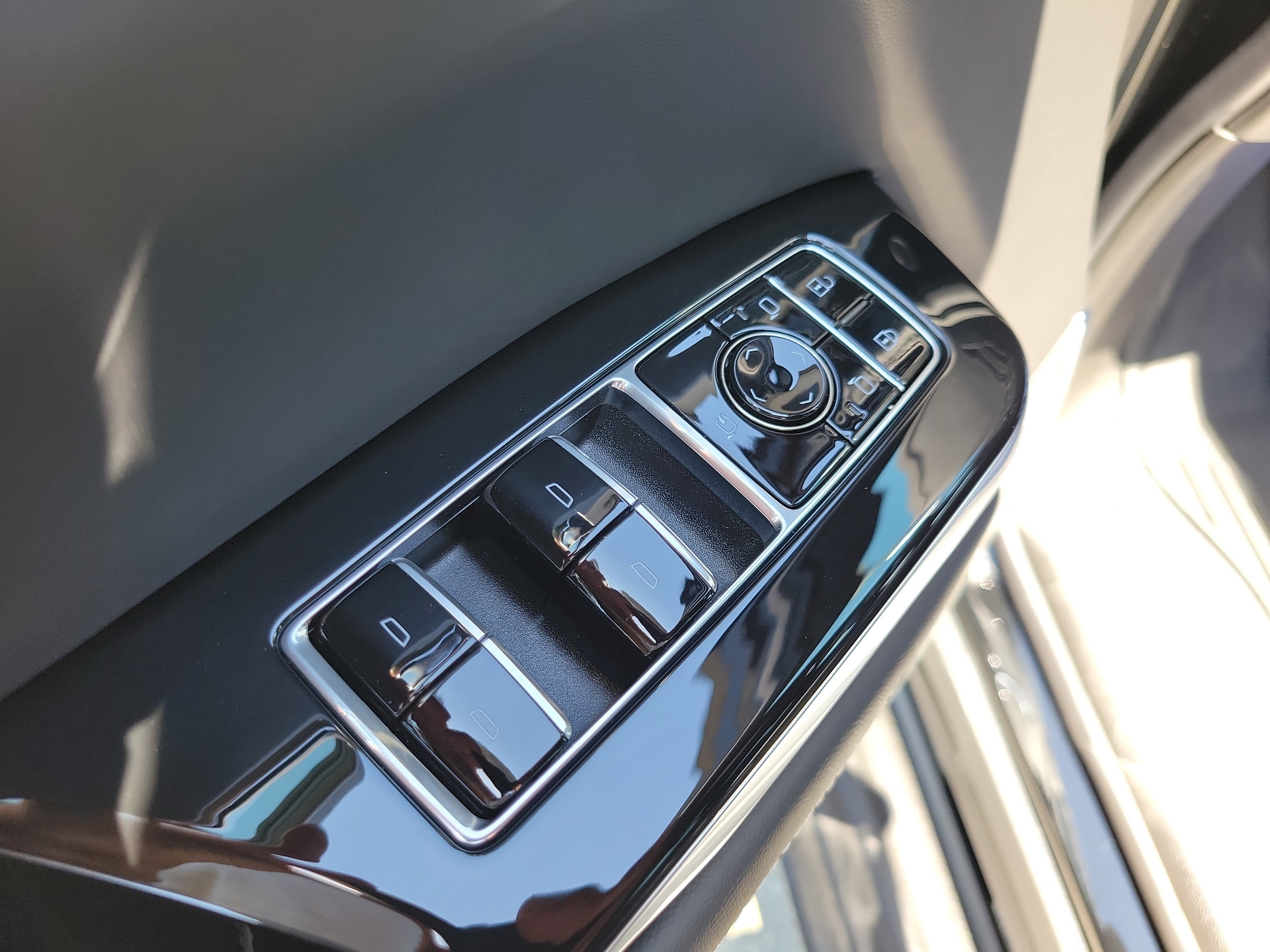 New 2026 Cadillac Escalade ESV Platinum Sport w/ LPO, ONYX Package image 18