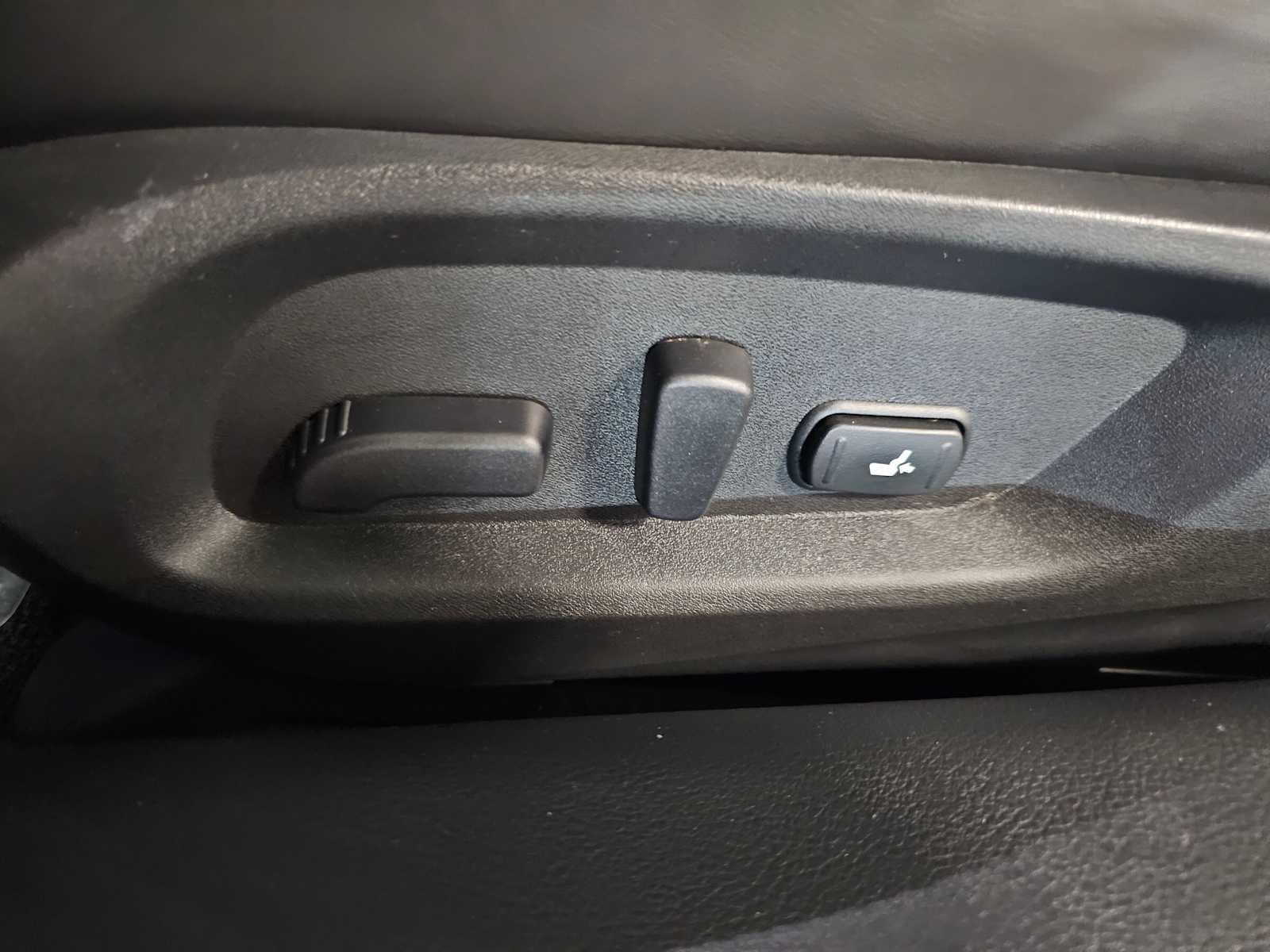 Used 2017 INFINITI Q60 3.0t Sport image 28