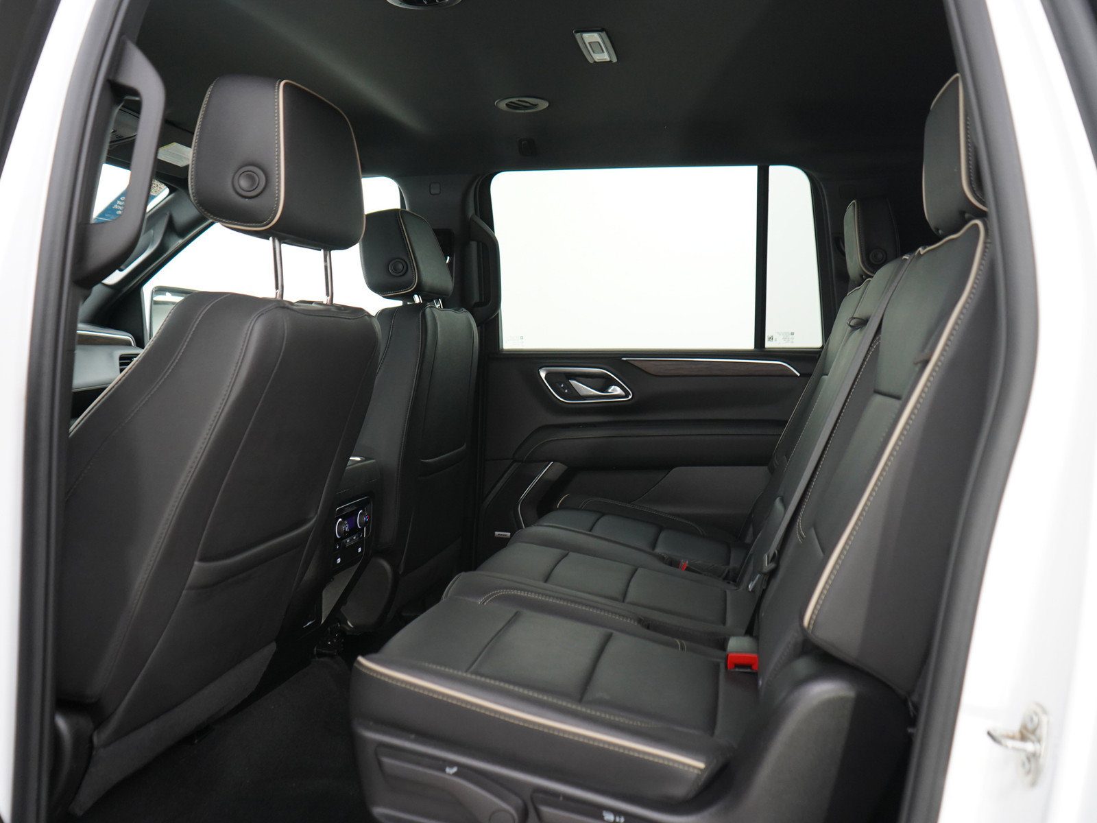 Used 2024 Chevrolet Suburban Premier AWD/4WD image 20