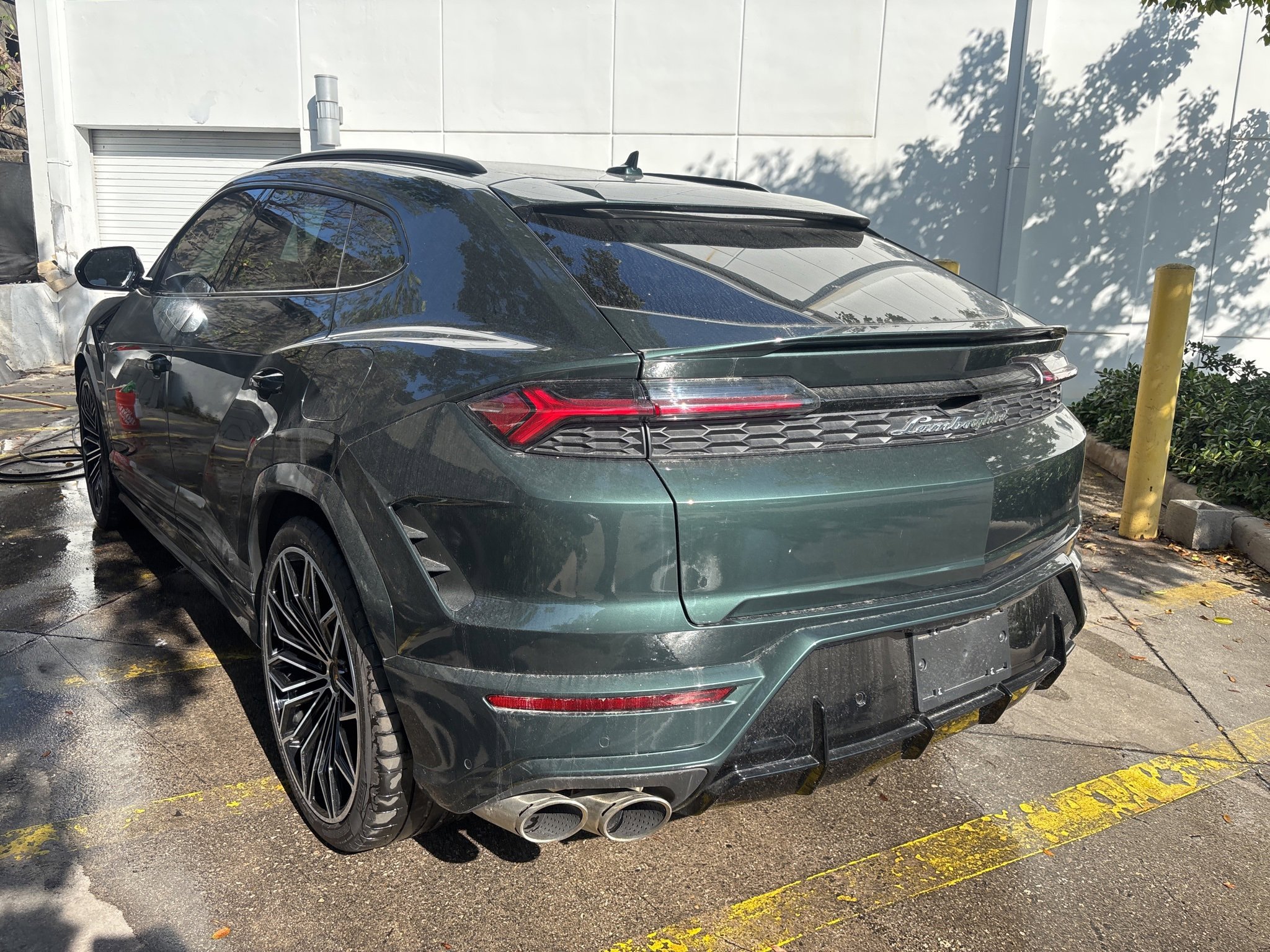 Used 2025 Lamborghini Urus SE image 4