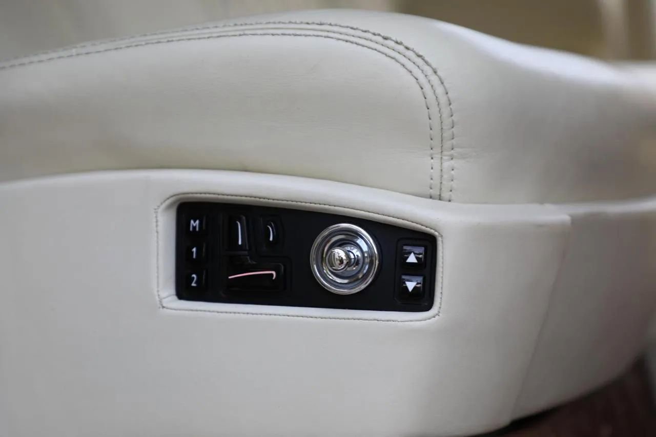 Used 2011 Rolls-Royce Phantom Sedan RWD image 99
