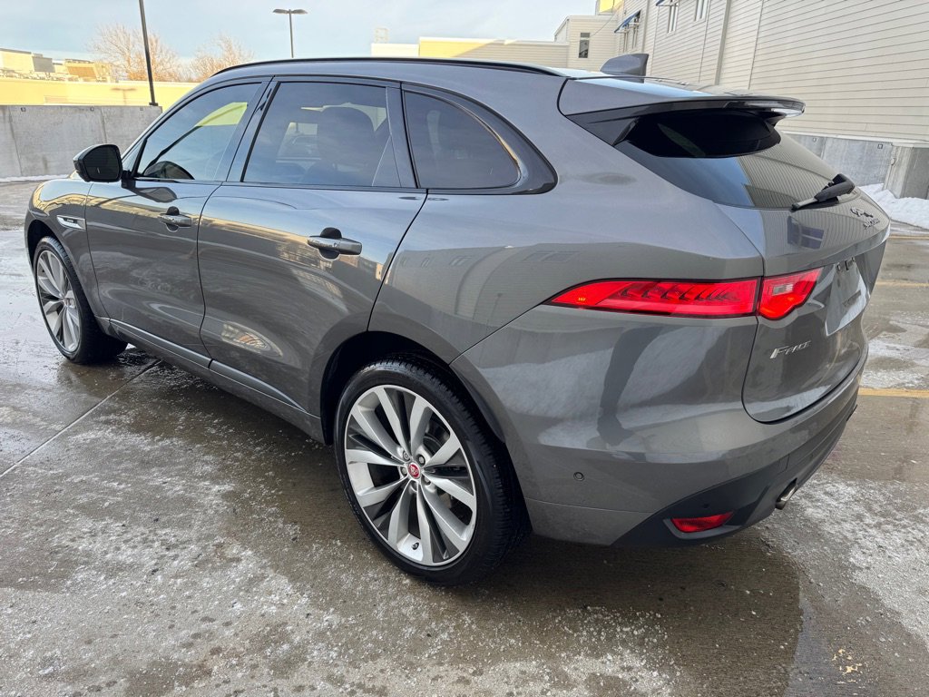 Used 2017 Jaguar F-PACE R-Sport image 5