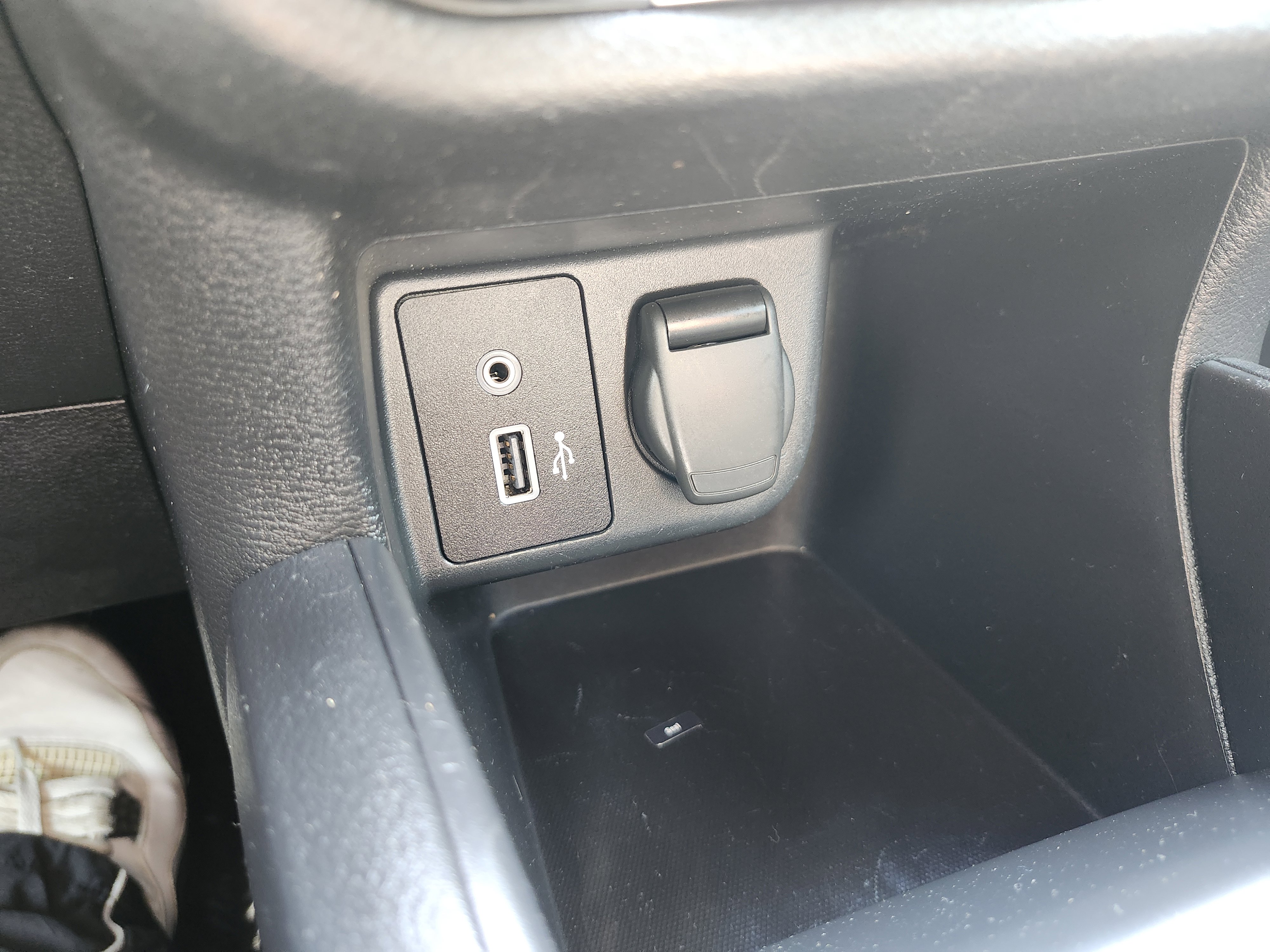 Used 2023 Nissan Versa S w/ Trunk Package image 4