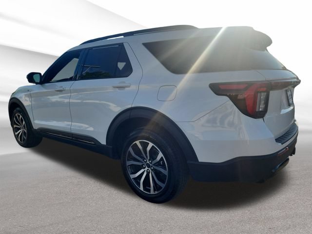Used 2025 Ford Explorer ST-Line AWD/4WD image 3