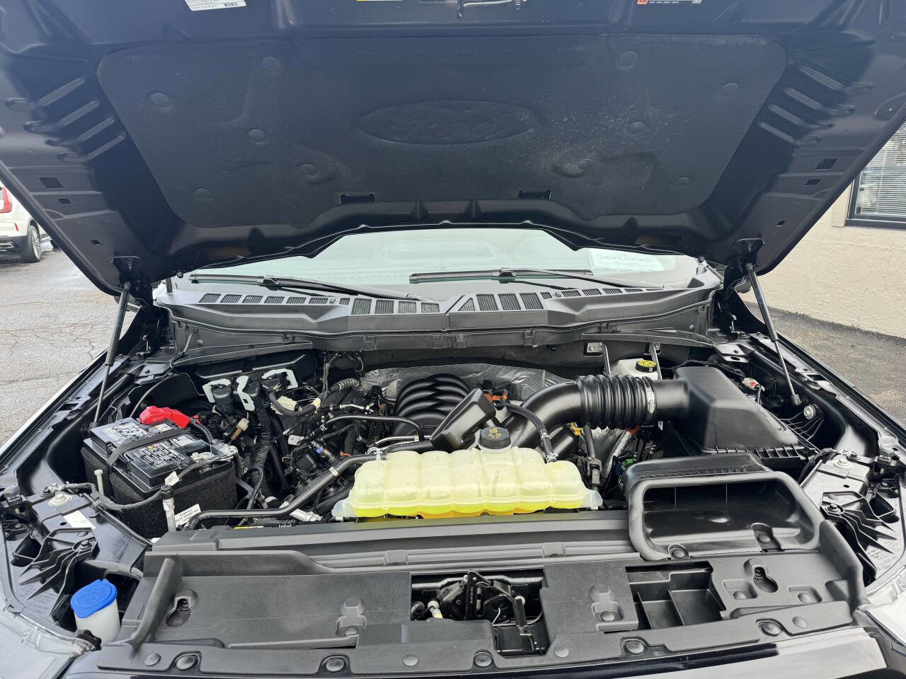 Used 2025 Ford F150 Lariat image 24