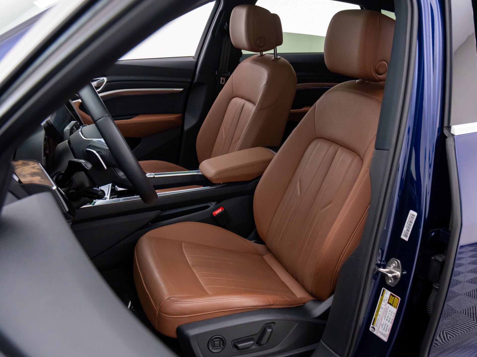 Used 2022 Audi e-tron Premium Plus w/ Premium Plus Package image 11