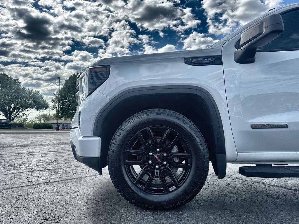 Used 2024 GMC Sierra 1500 Elevation w/ LPO, Elevation Black Package AWD/4WD image 10