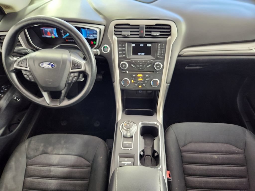 Used 2017 Ford Fusion SE FWD image 15