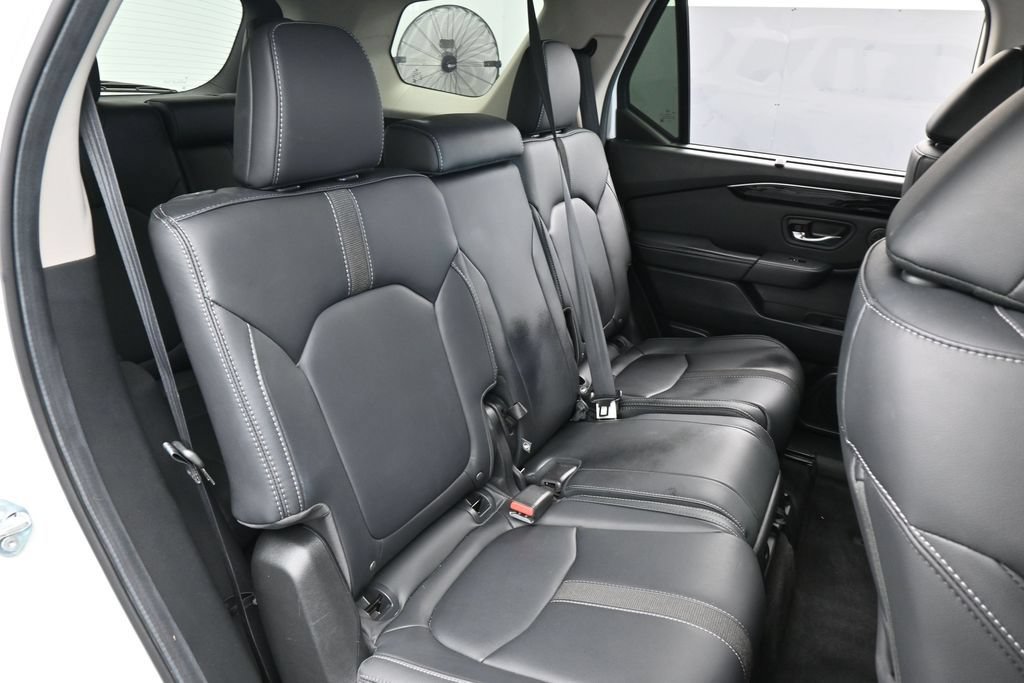 Used 2025 Honda Pilot EX-L image 47