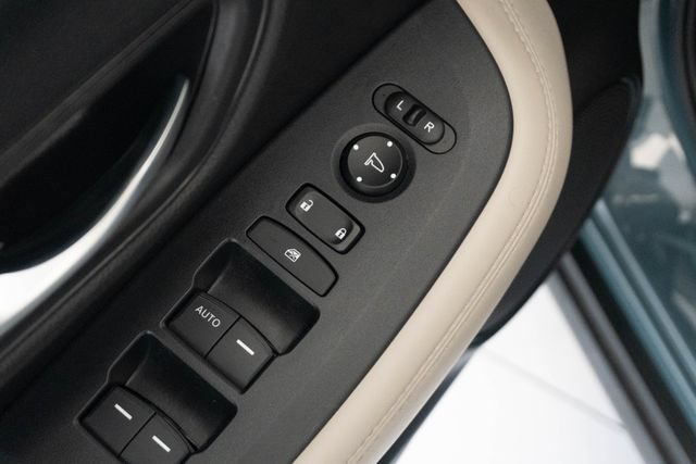 Used 2023 Honda HR-V LX image 3