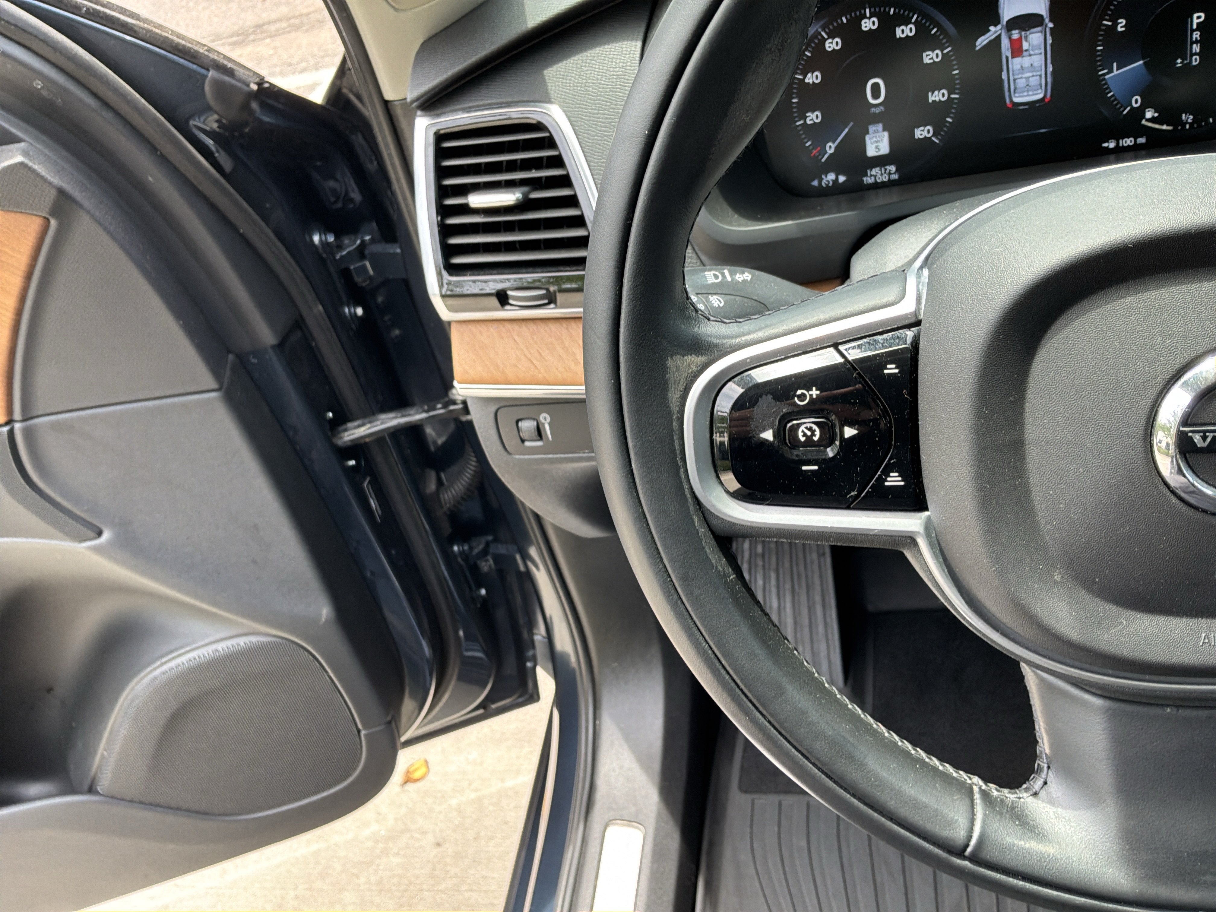 Used 2021 Volvo XC90 T6 Momentum w/ Advanced Package AWD/4WD image 19