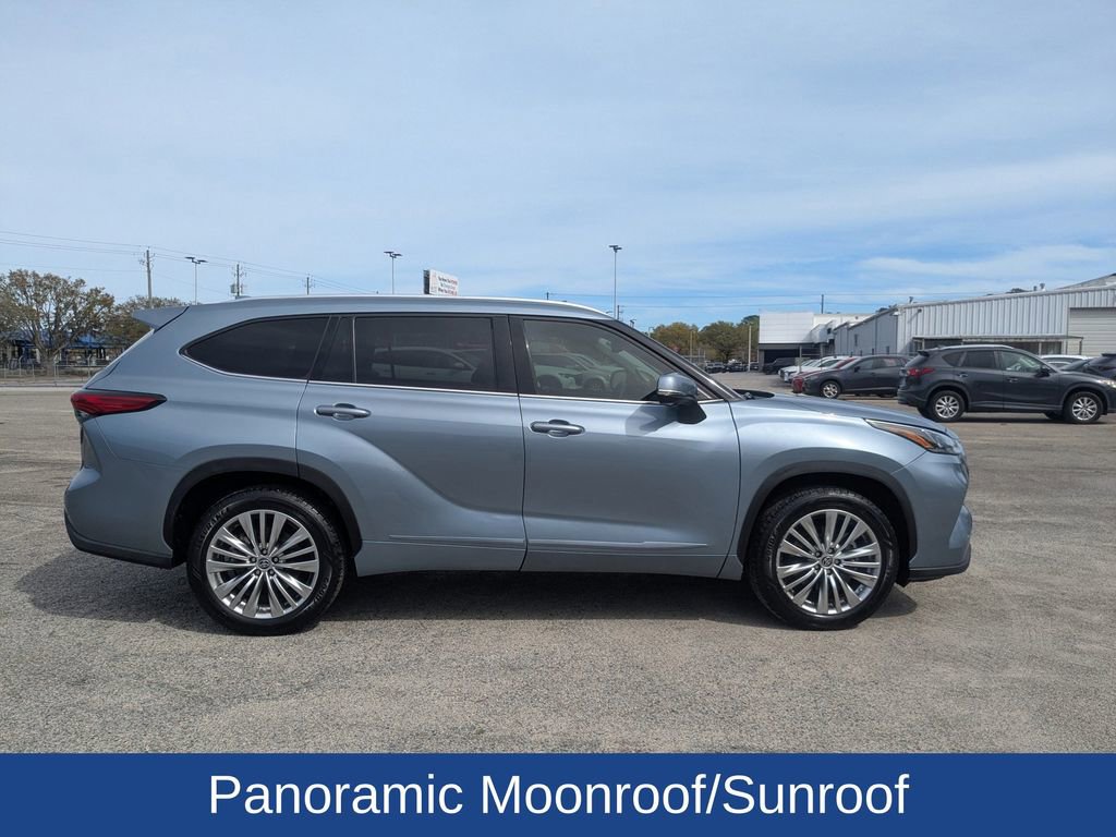 Used 2023 Toyota Highlander Platinum image 3