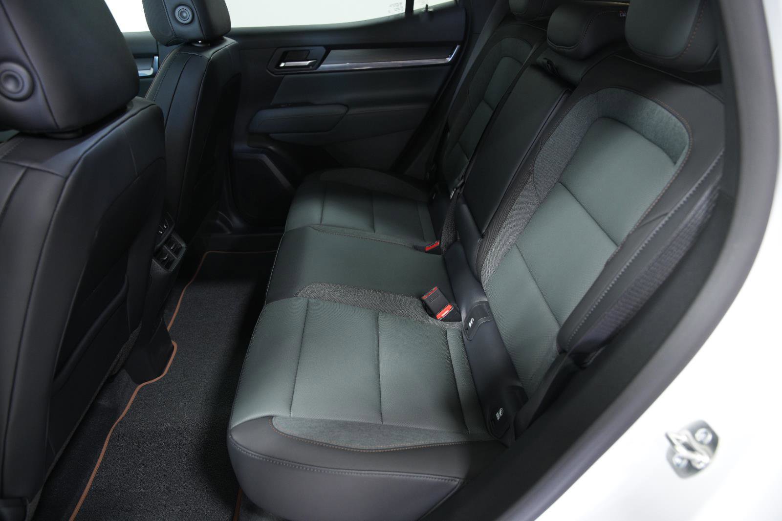 New 2026 GMC Terrain AT4 w/ Convenience Package III image 21