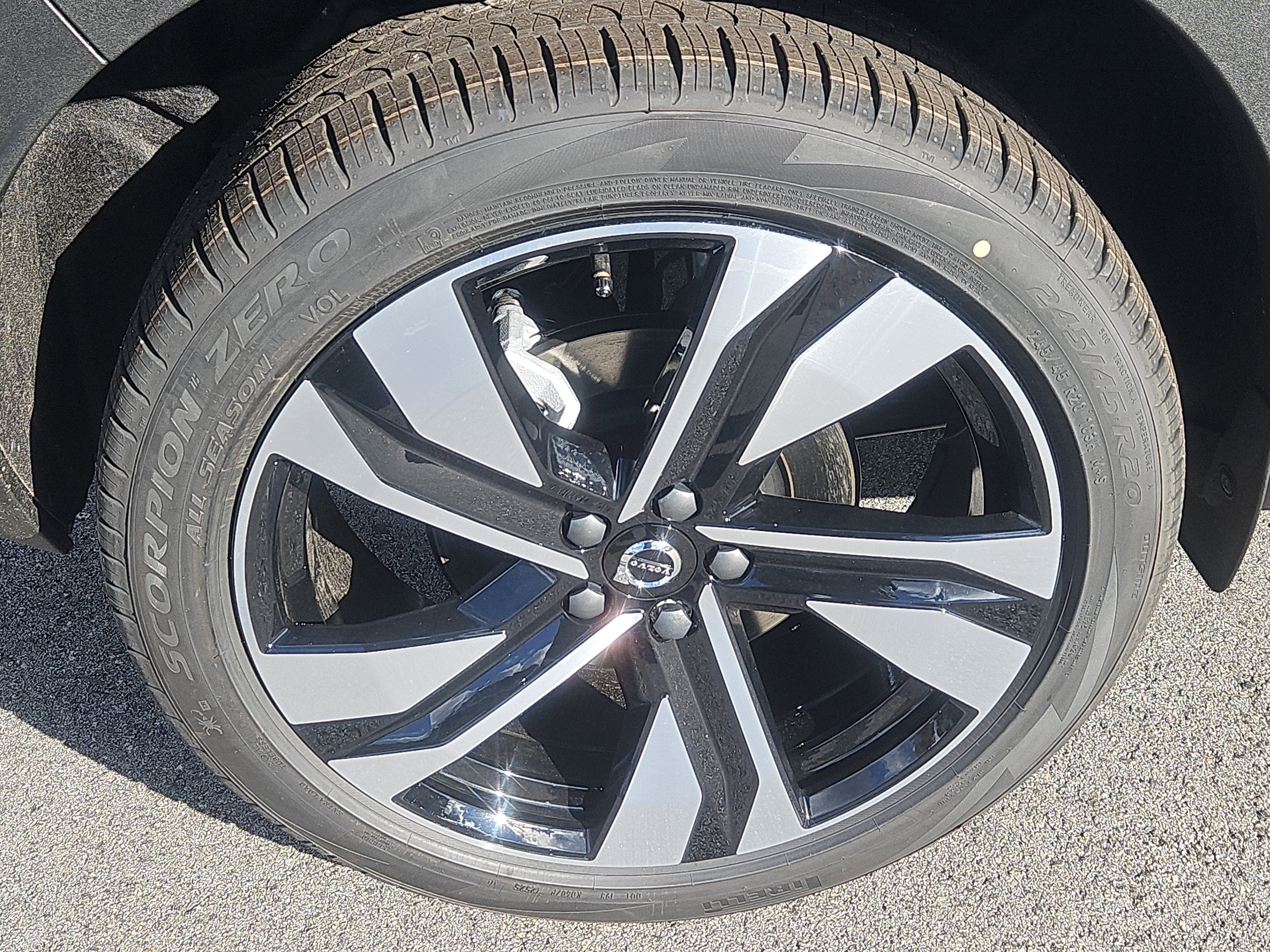 New 2026 Volvo XC40 B5 Ultra w/ Protection Package Premier image 20