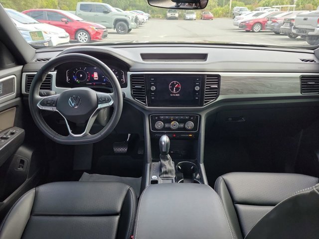 Used 2023 Volkswagen Atlas Cross Sport SE image 2