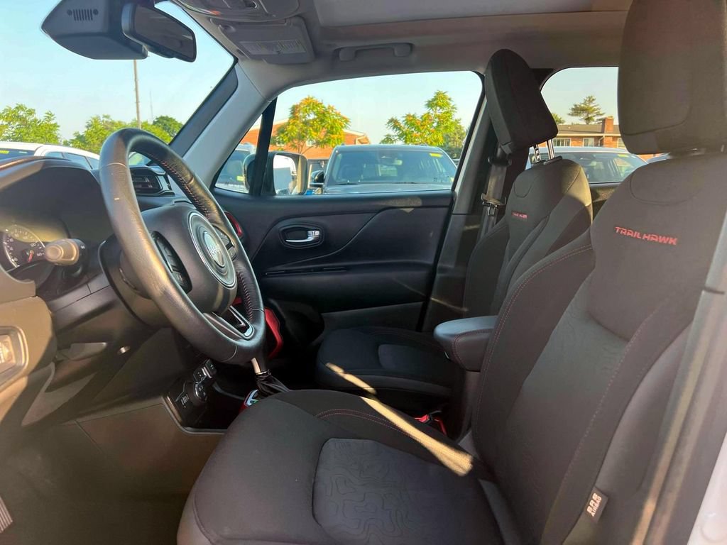 Certified 2022 Jeep Renegade Trailhawk w/ Sun/Sound Group AWD/4WD image 16