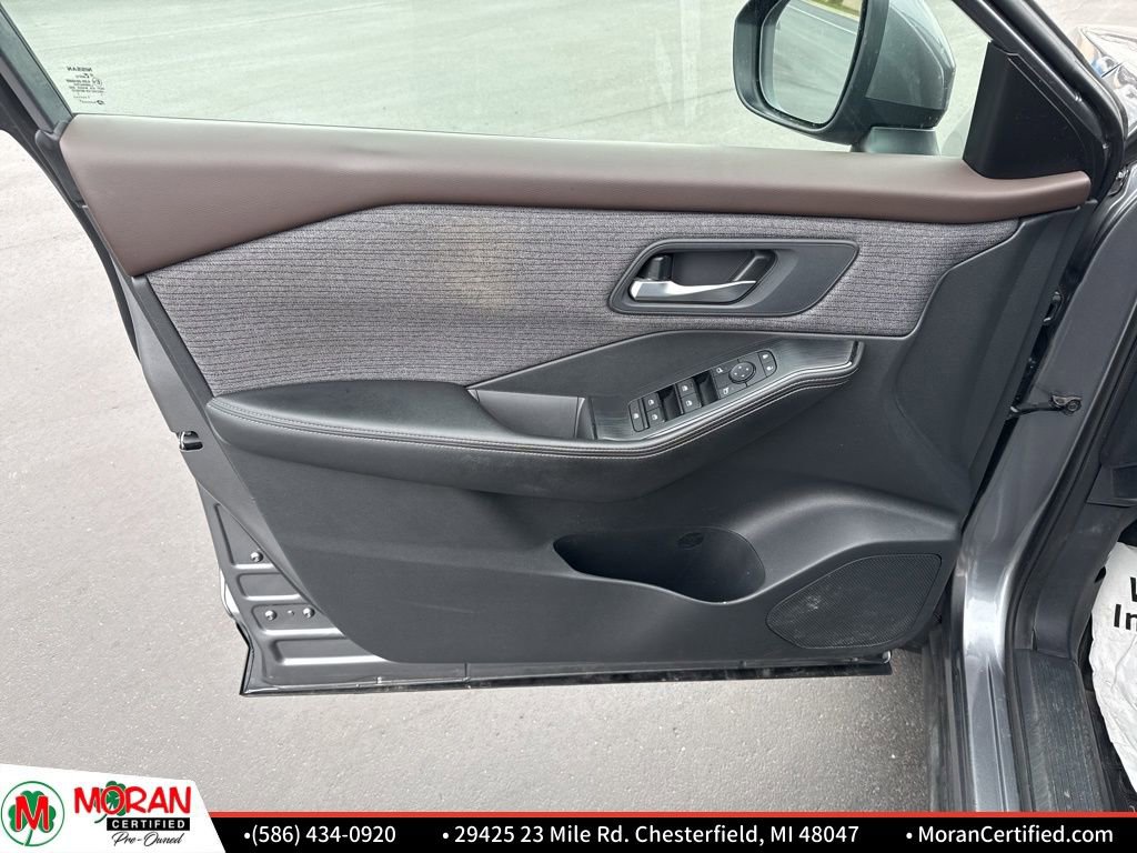 Used 2021 Nissan Rogue SV image 9