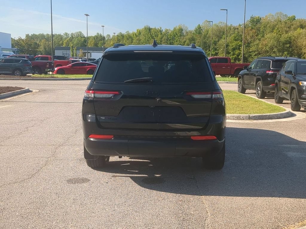 Used 2022 Jeep Grand Cherokee L Laredo AWD/4WD image 4