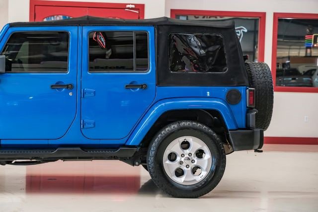 Used 2015 Jeep Wrangler Unlimited Sahara w/ Connectivity Group image 14