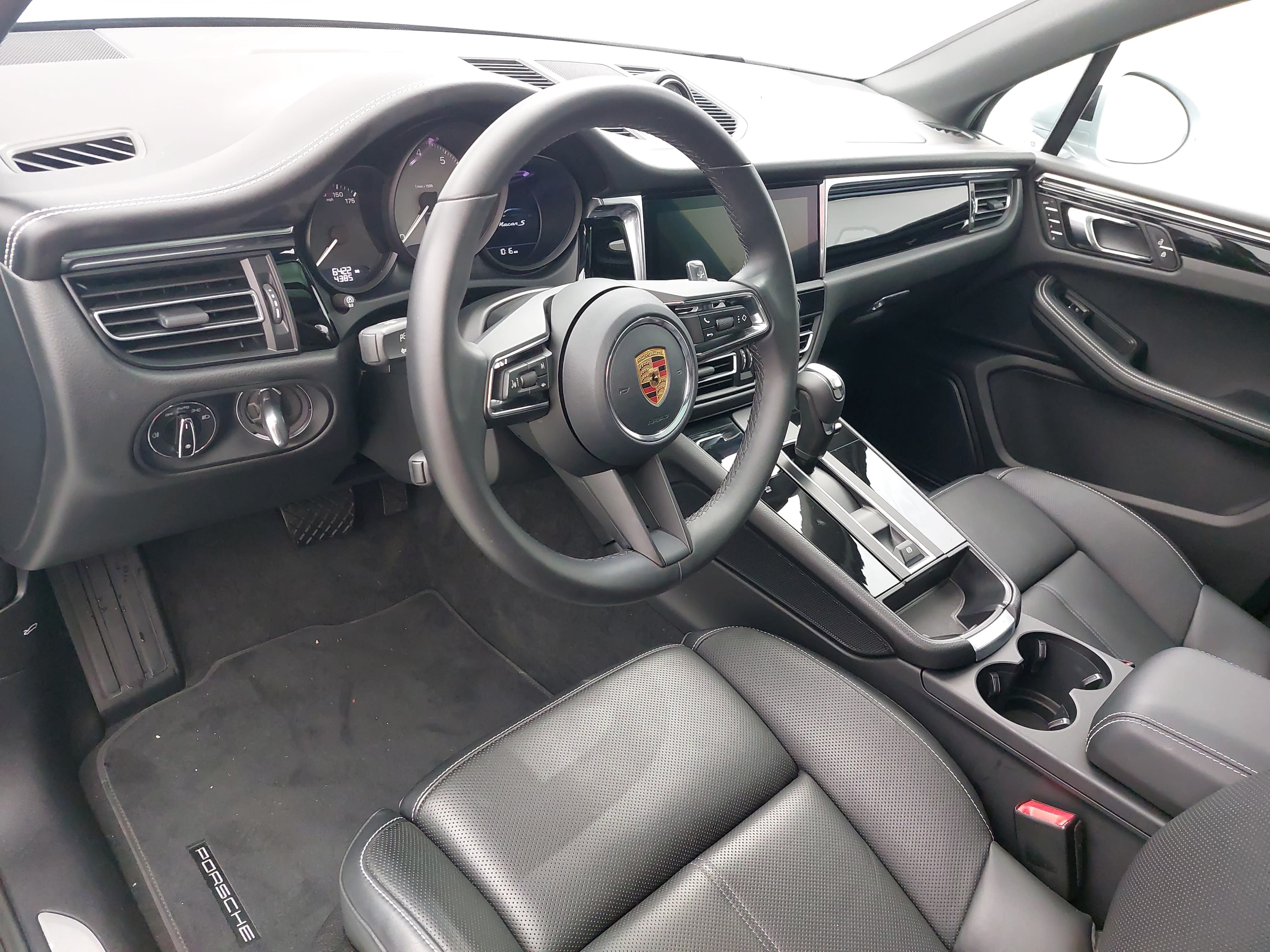 Certified 2026 Porsche Macan S AWD/4WD image 18
